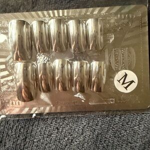 Metallic Silver Press-On Nail Set - Medium